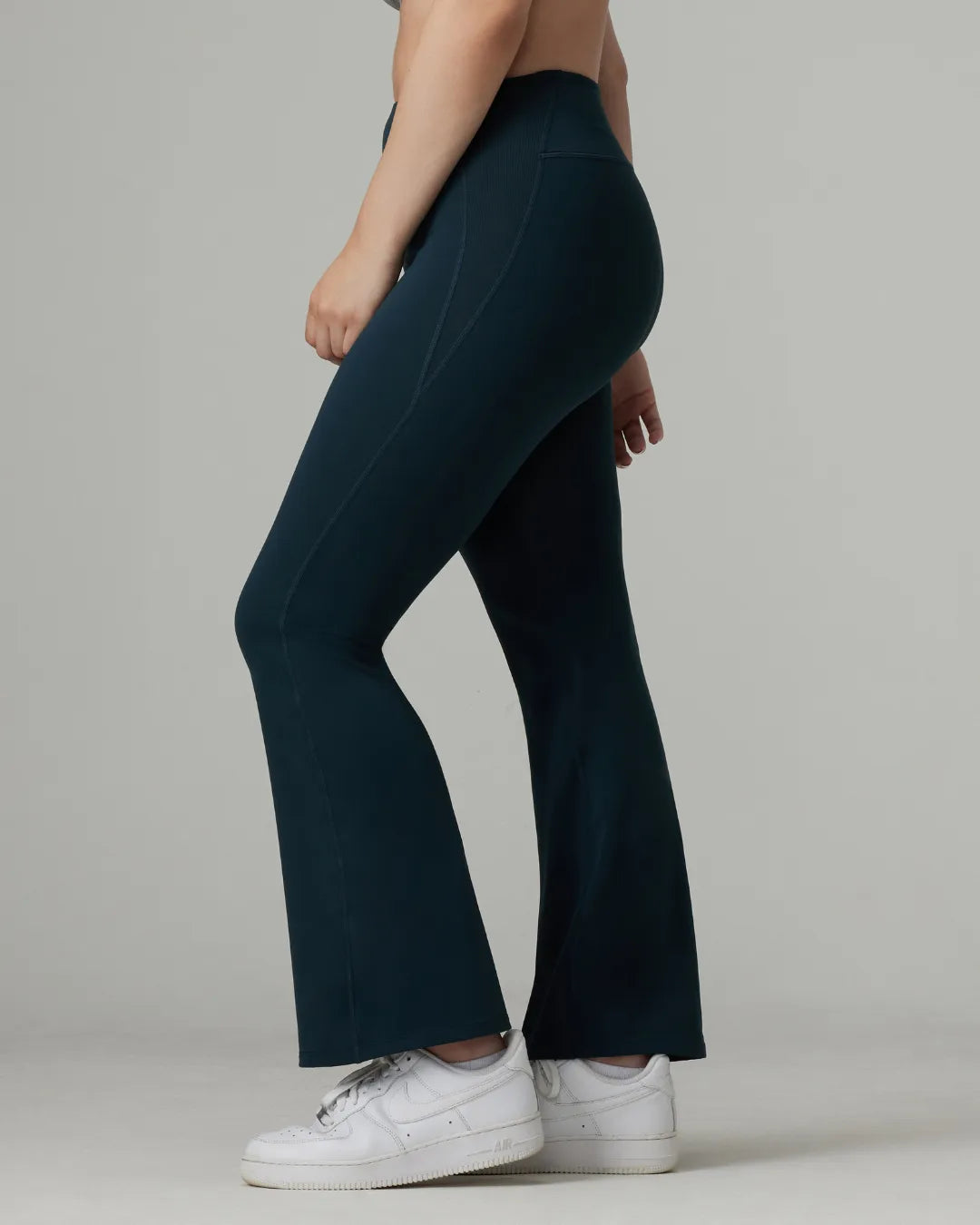 Essential Flare Legging