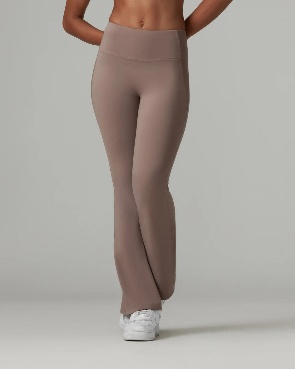 Essential Flare Legging