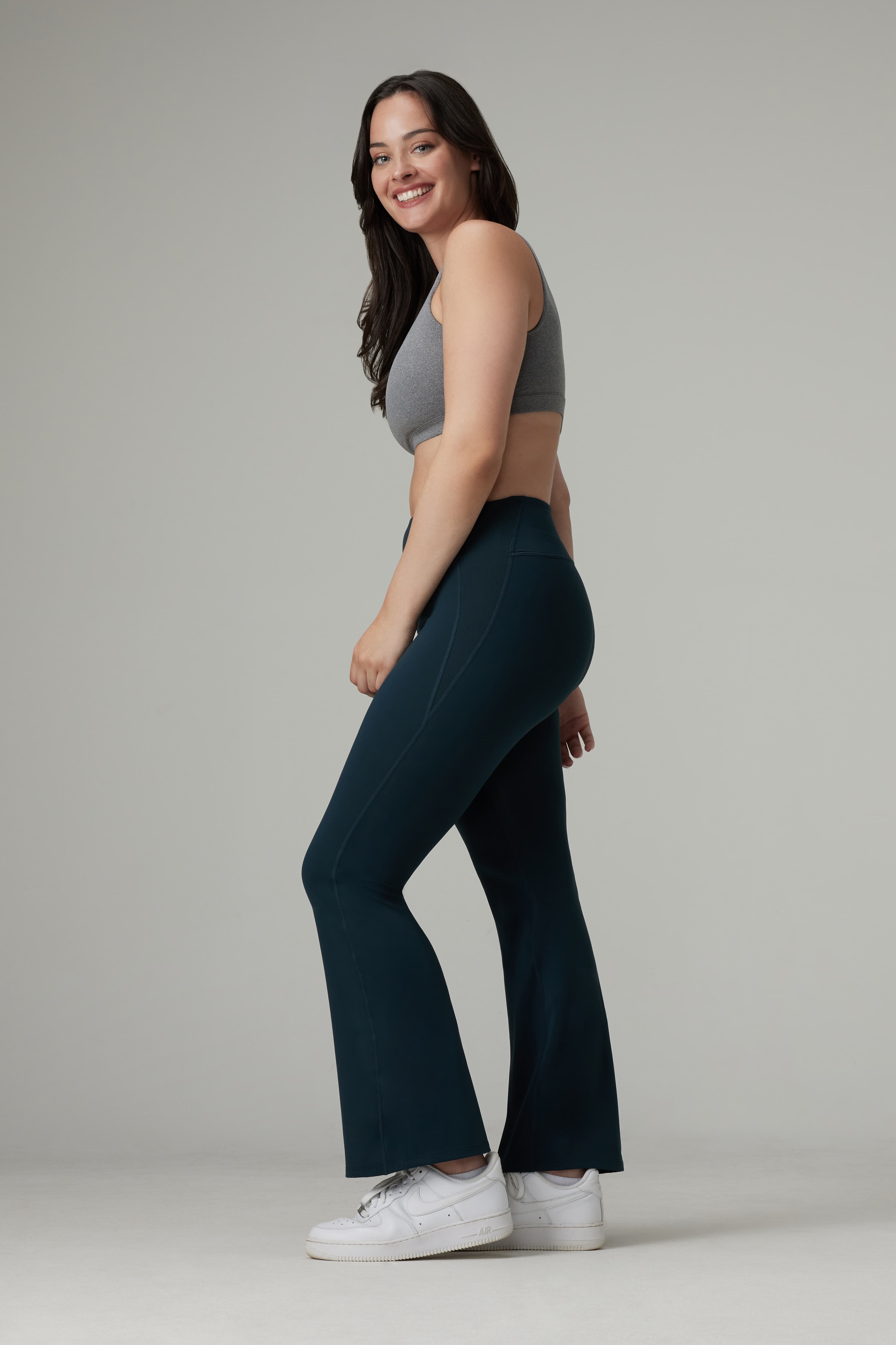 Essential Flare Legging