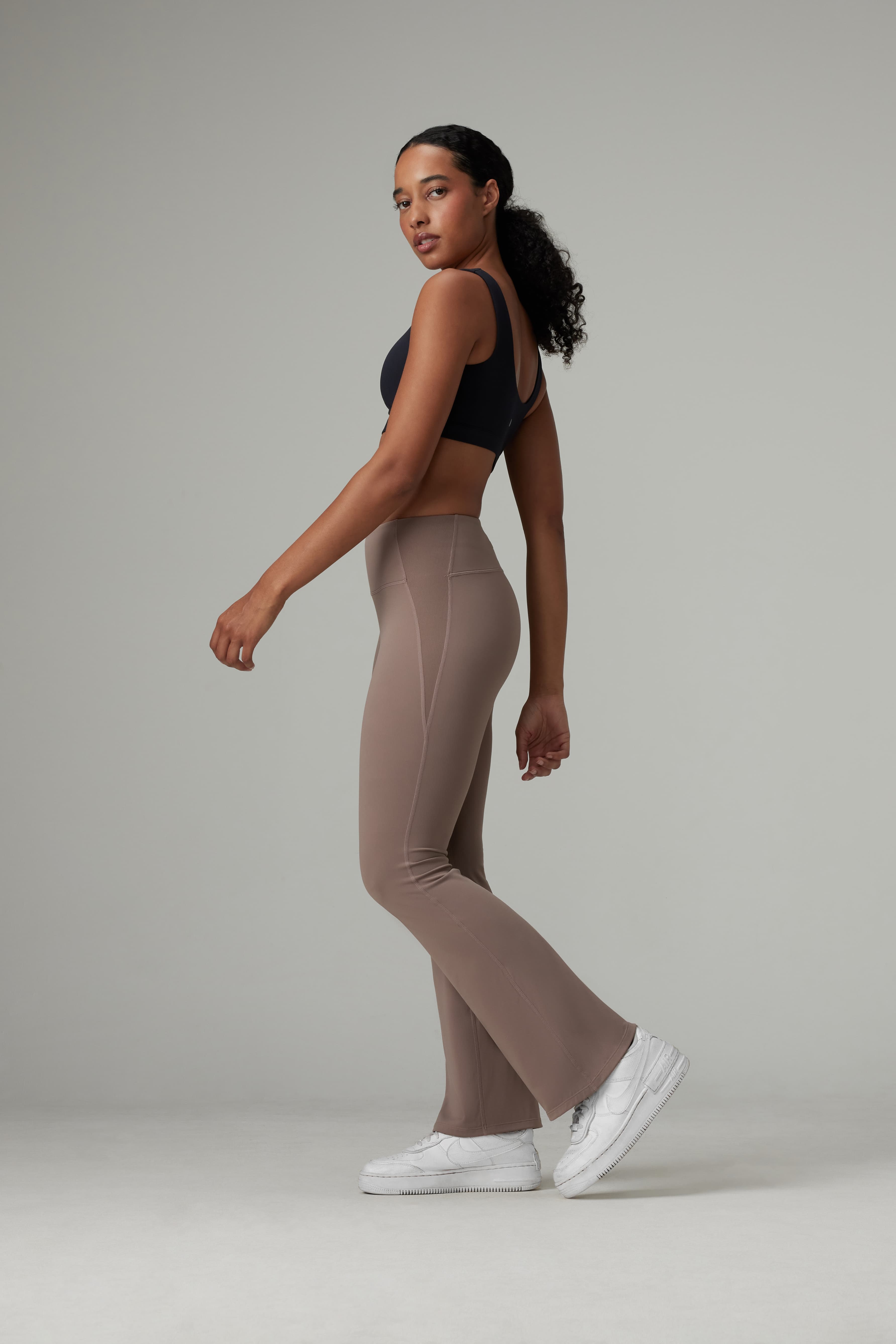 Essential Flare Legging